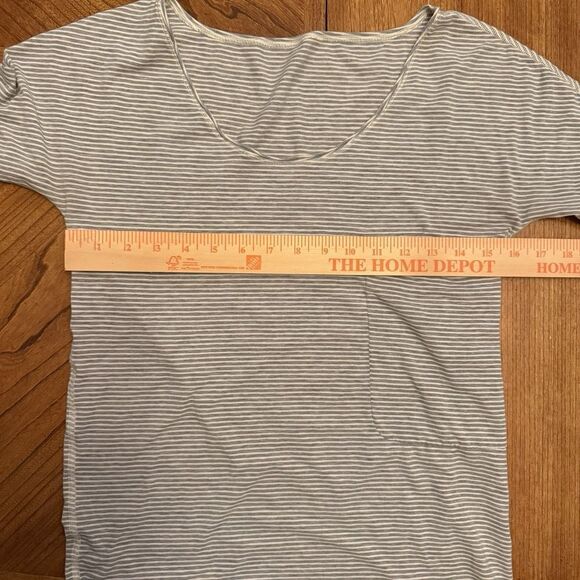 Lululemon Womens Ravi Tee Grey Gray Striped Scoop Neck Gym Yoga Pocket - Picture 6 of 8